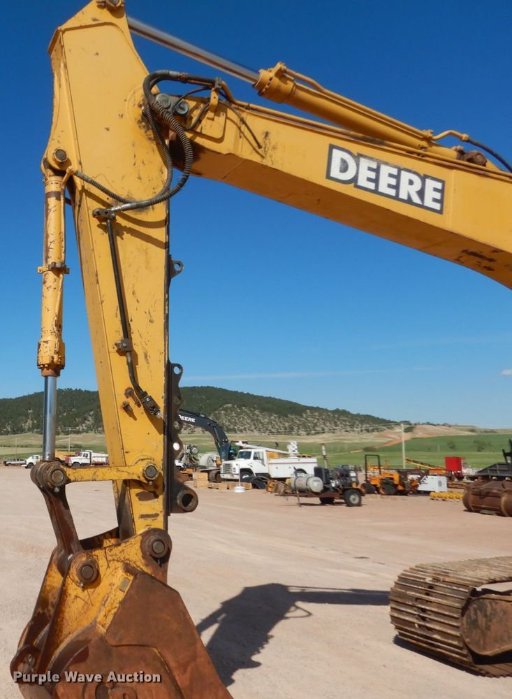 image for item HI9807 2006 John Deere 200C LC  excavator