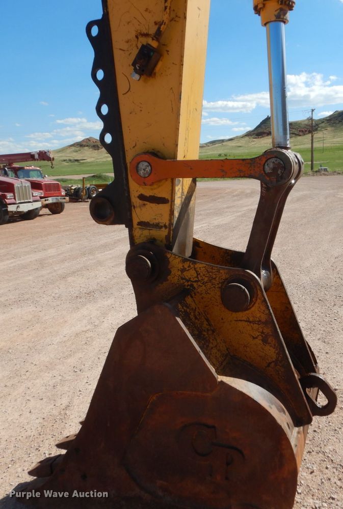 image for item HI9807 2006 John Deere 200C LC  excavator