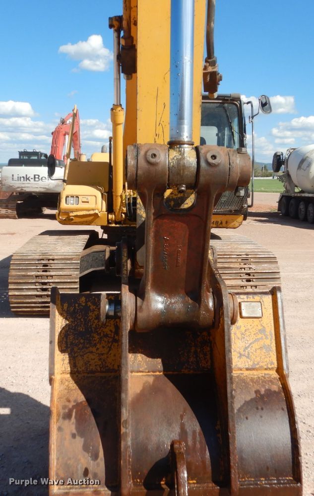 image for item HI9807 2006 John Deere 200C LC  excavator