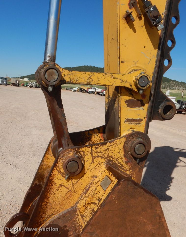 image for item HI9807 2006 John Deere 200C LC  excavator