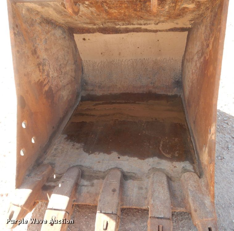 image for item HI9807 2006 John Deere 200C LC  excavator