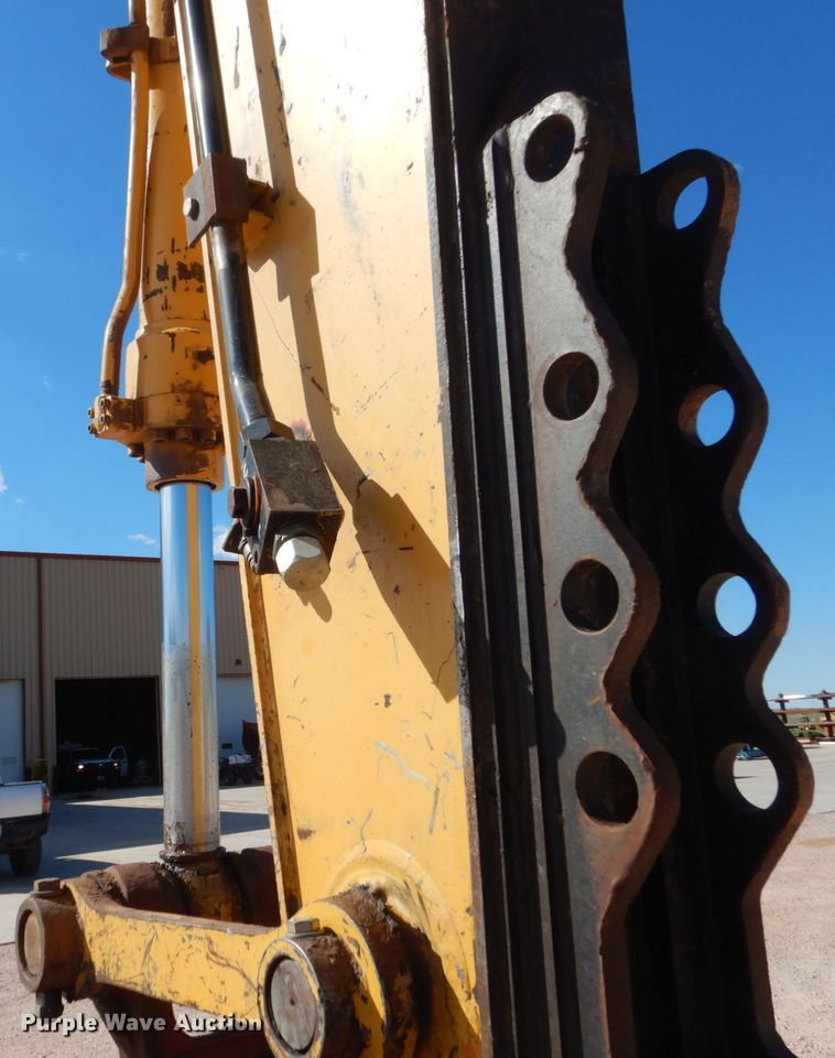 image for item HI9807 2006 John Deere 200C LC  excavator