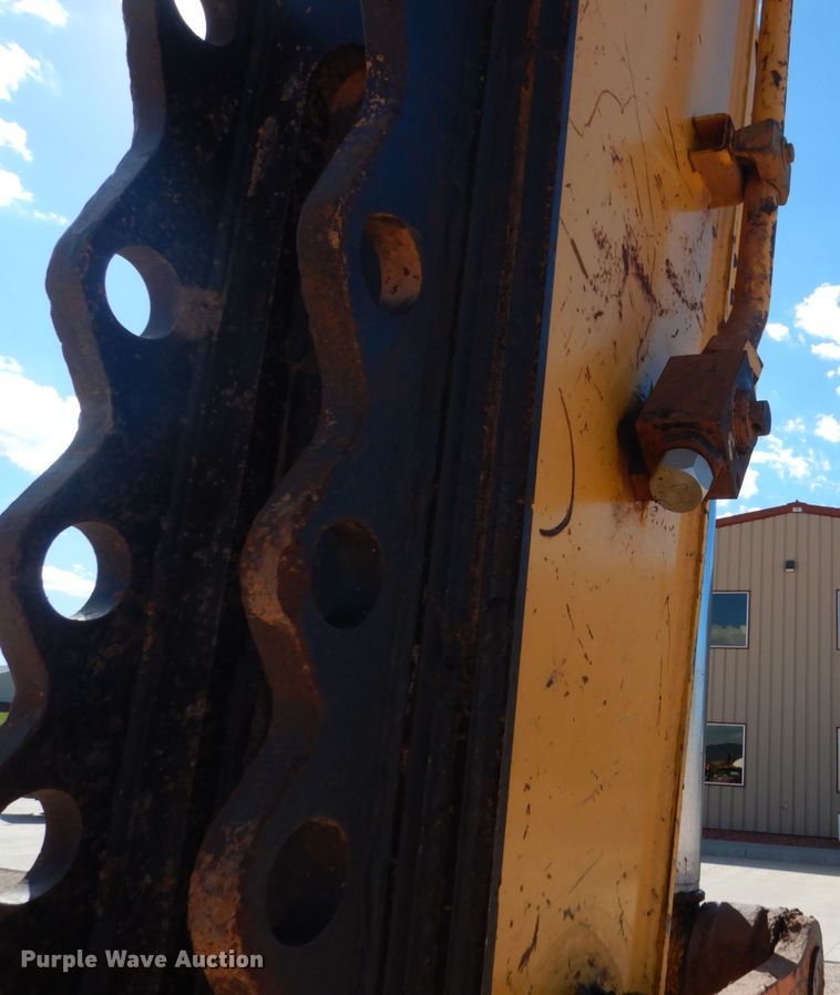 image for item HI9807 2006 John Deere 200C LC  excavator