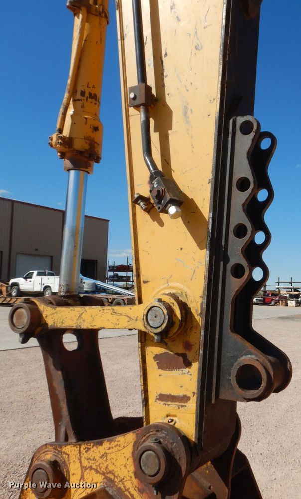 image for item HI9807 2006 John Deere 200C LC  excavator