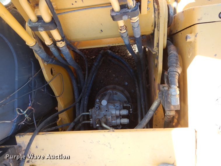 image for item HI9807 2006 John Deere 200C LC  excavator