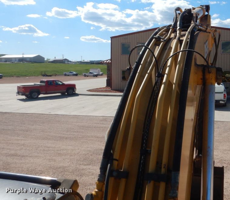 image for item HI9807 2006 John Deere 200C LC  excavator