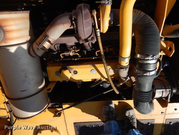 image for item HI9807 2006 John Deere 200C LC  excavator