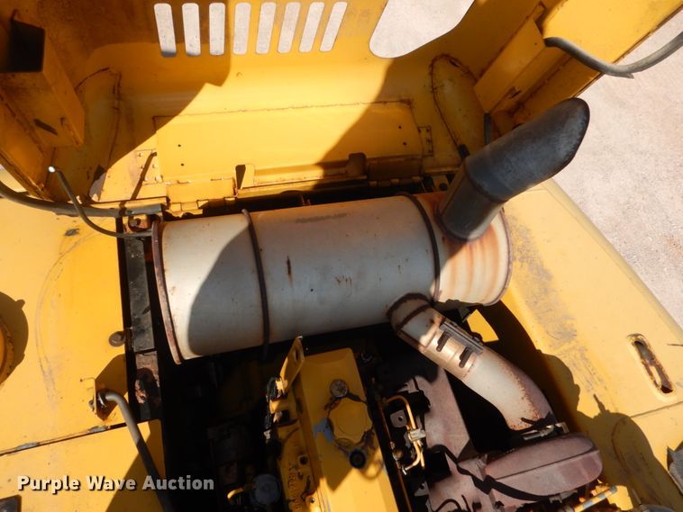 image for item HI9807 2006 John Deere 200C LC  excavator