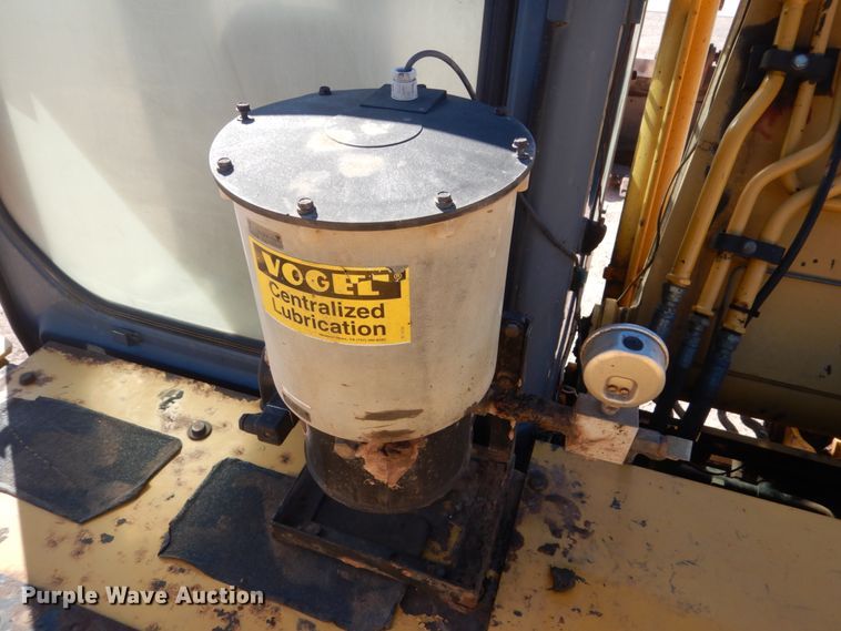 image for item HI9807 2006 John Deere 200C LC  excavator