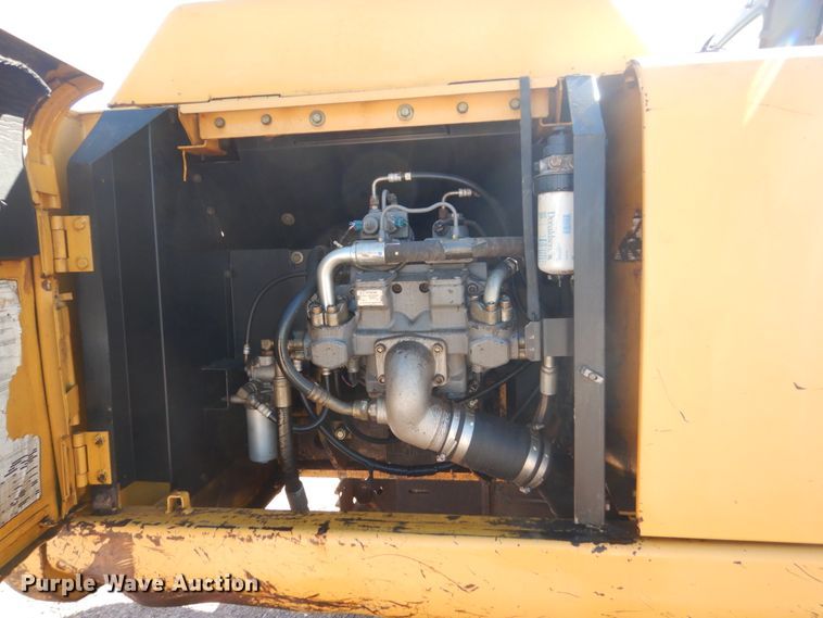 image for item HI9807 2006 John Deere 200C LC  excavator