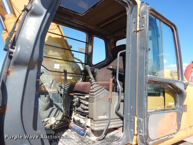 image for item HI9807 2006 John Deere 200C LC  excavator
