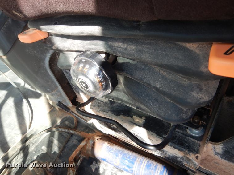 image for item HI9807 2006 John Deere 200C LC  excavator