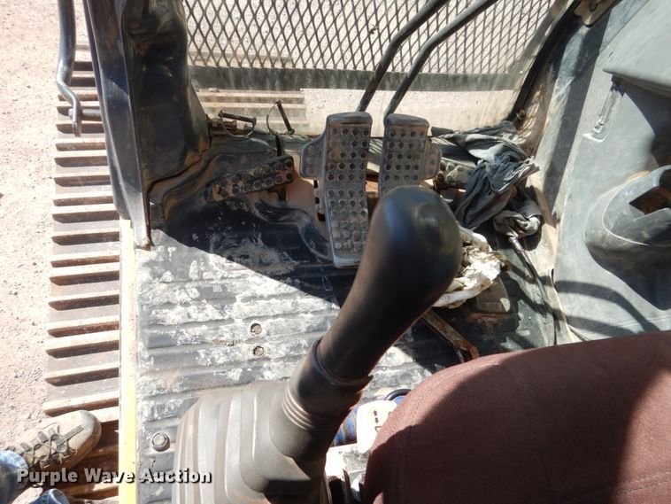 image for item HI9807 2006 John Deere 200C LC  excavator