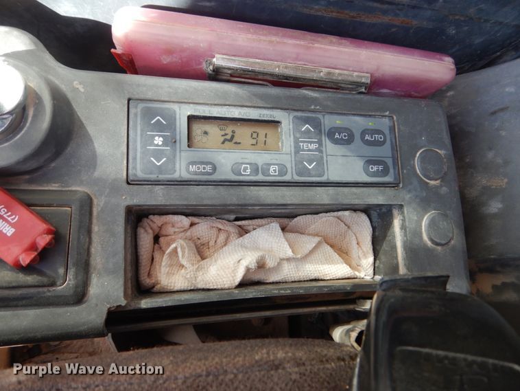 image for item HI9807 2006 John Deere 200C LC  excavator