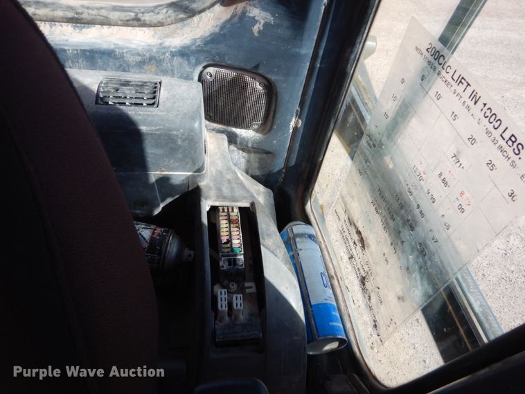 image for item HI9807 2006 John Deere 200C LC  excavator