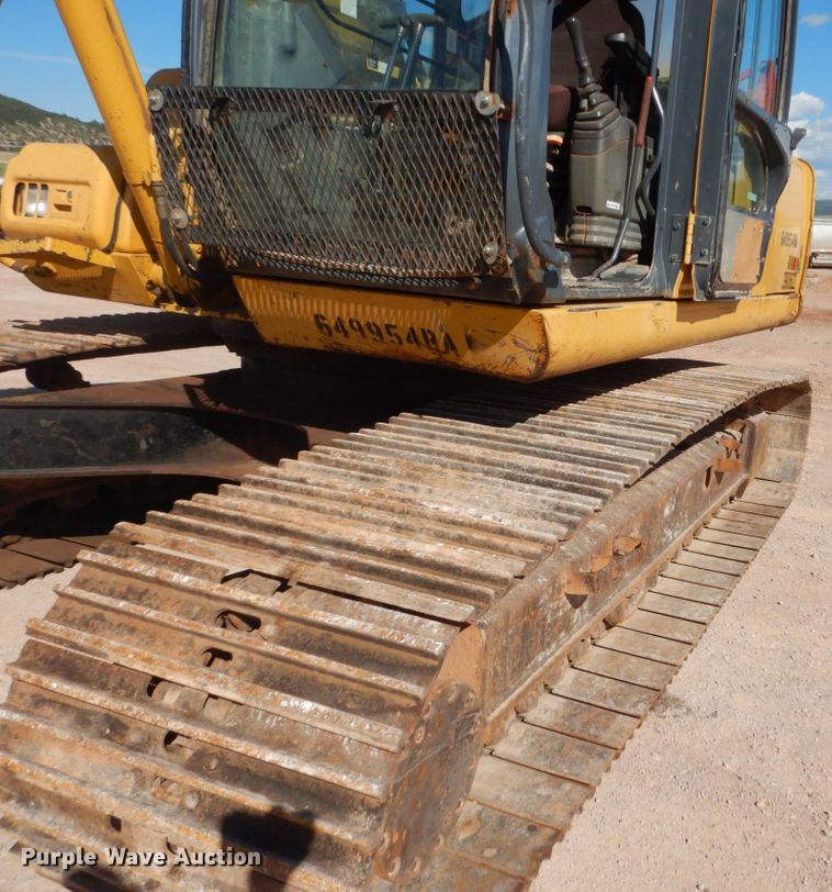 image for item HI9807 2006 John Deere 200C LC  excavator