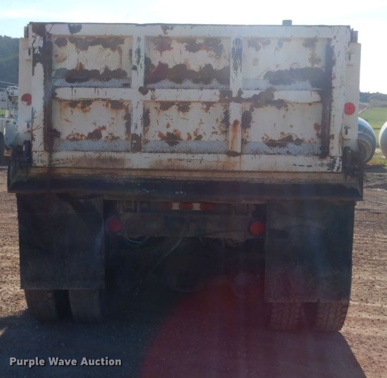 image for item HI9811 1984 International S2500  dump truck