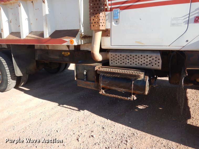 image for item HI9811 1984 International S2500  dump truck