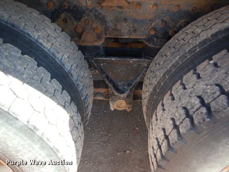 image for item HI9811 1984 International S2500  dump truck