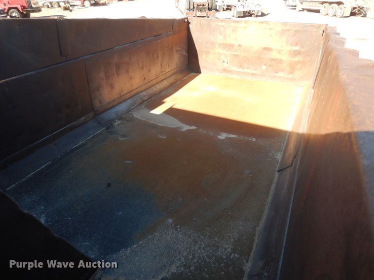 image for item HI9811 1984 International S2500  dump truck