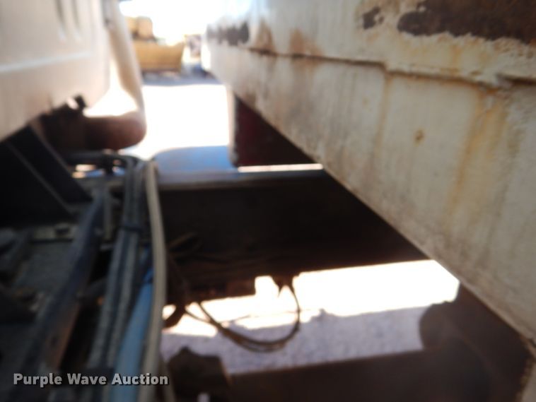 image for item HI9811 1984 International S2500  dump truck