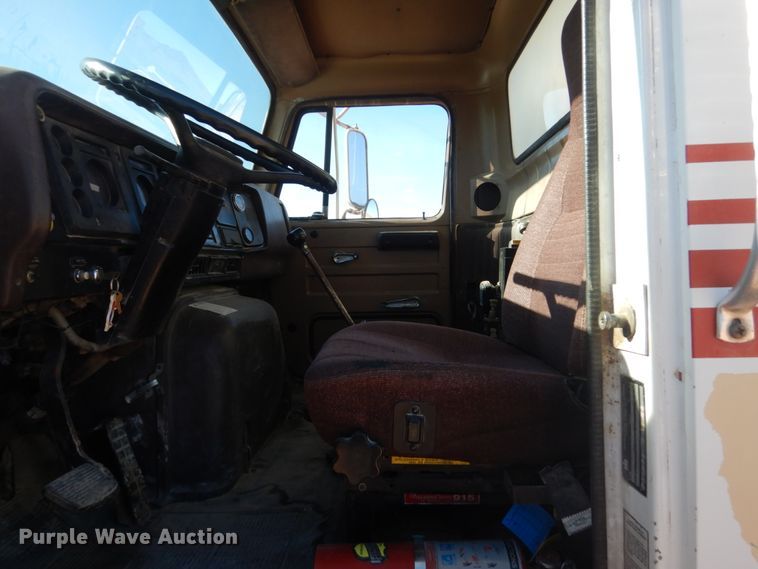 image for item HI9811 1984 International S2500  dump truck