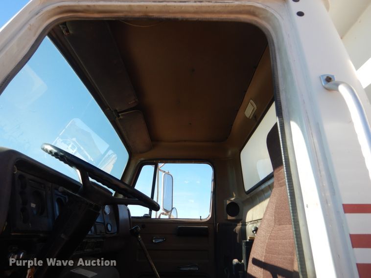 image for item HI9811 1984 International S2500  dump truck