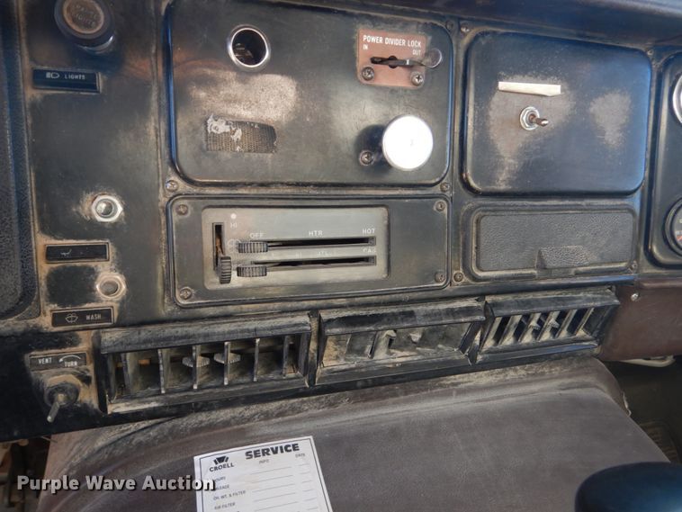 image for item HI9811 1984 International S2500  dump truck