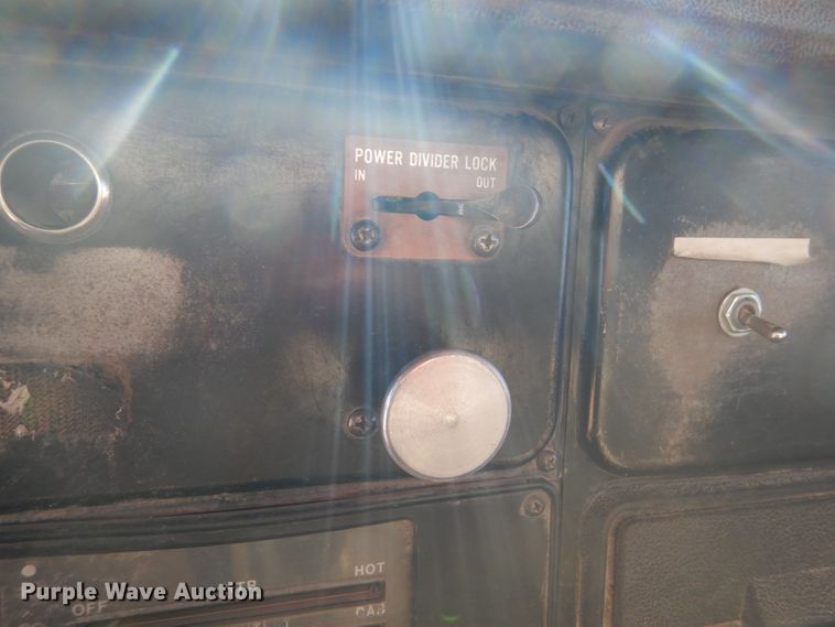 image for item HI9811 1984 International S2500  dump truck