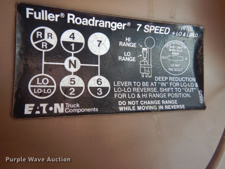 image for item HI9811 1984 International S2500  dump truck