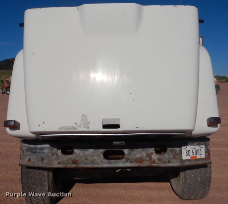 image for item HI9811 1984 International S2500  dump truck