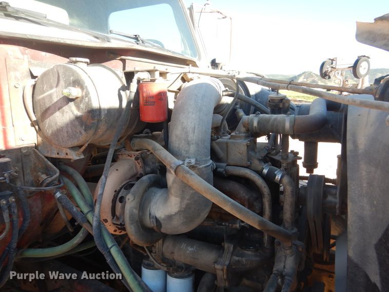 image for item HI9811 1984 International S2500  dump truck