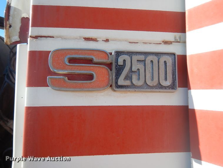 image for item HI9811 1984 International S2500  dump truck