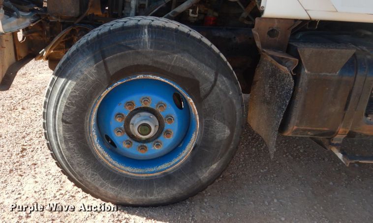 image for item HI9811 1984 International S2500  dump truck