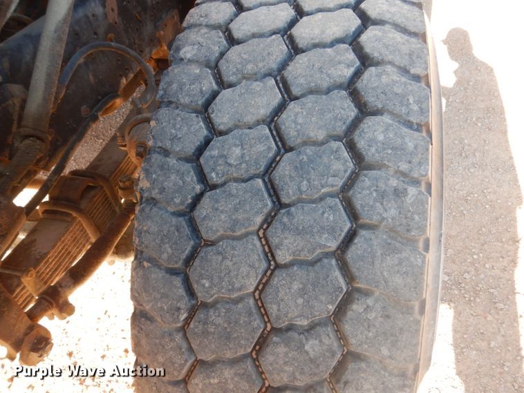 image for item HI9811 1984 International S2500  dump truck