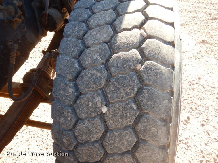 image for item HI9811 1984 International S2500  dump truck