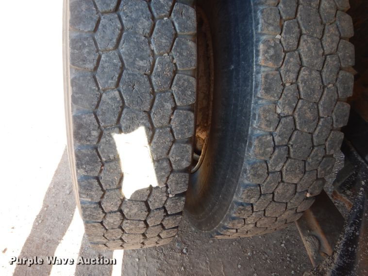 image for item HI9811 1984 International S2500  dump truck