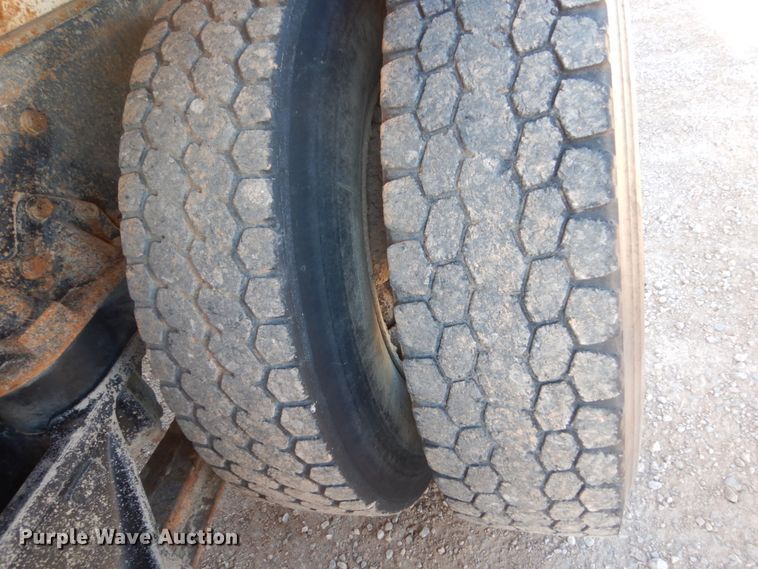 image for item HI9811 1984 International S2500  dump truck