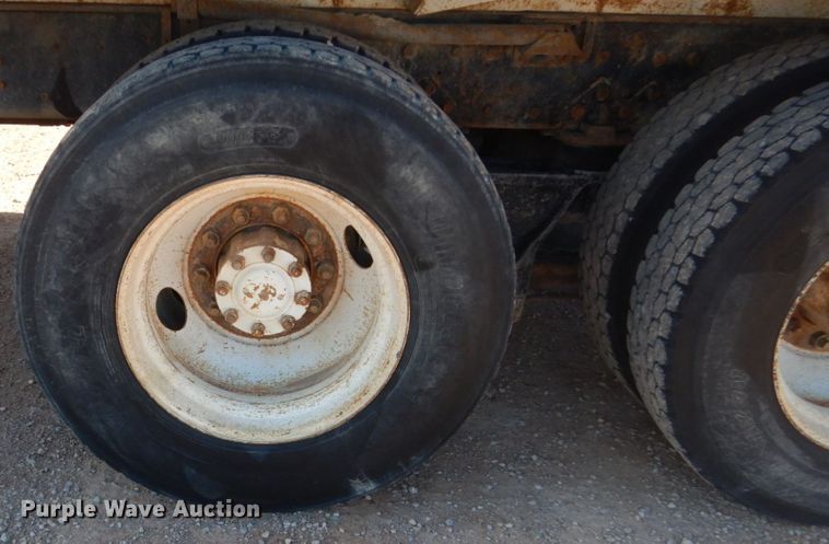 image for item HI9811 1984 International S2500  dump truck