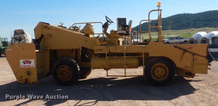 image for item HI9813 Etnyre  chip spreader