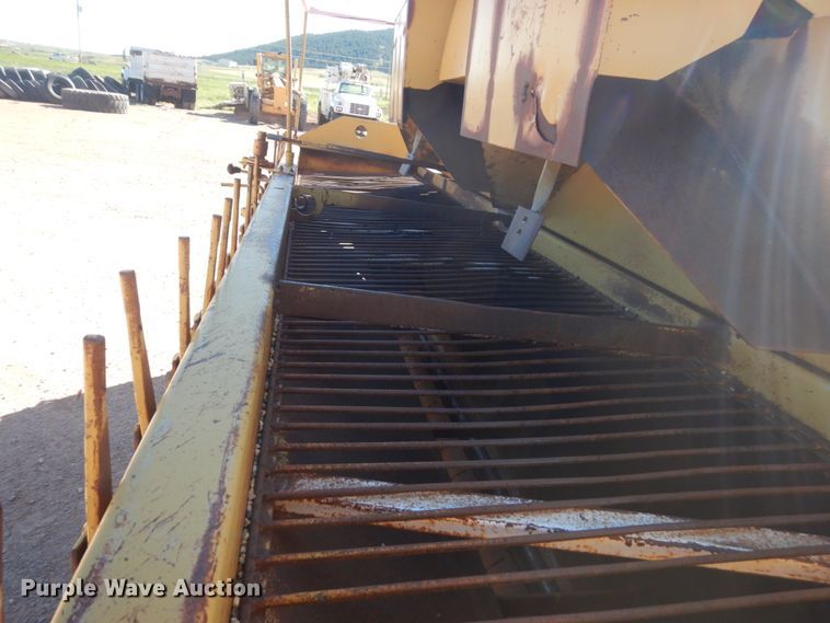 image for item HI9813 Etnyre  chip spreader