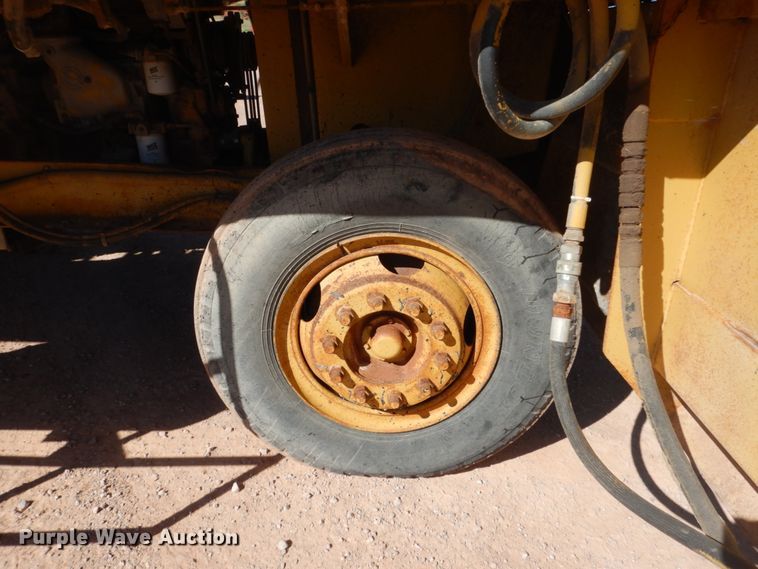 image for item HI9813 Etnyre  chip spreader