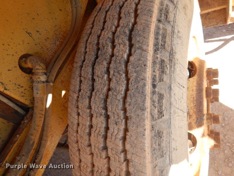 image for item HI9813 Etnyre  chip spreader