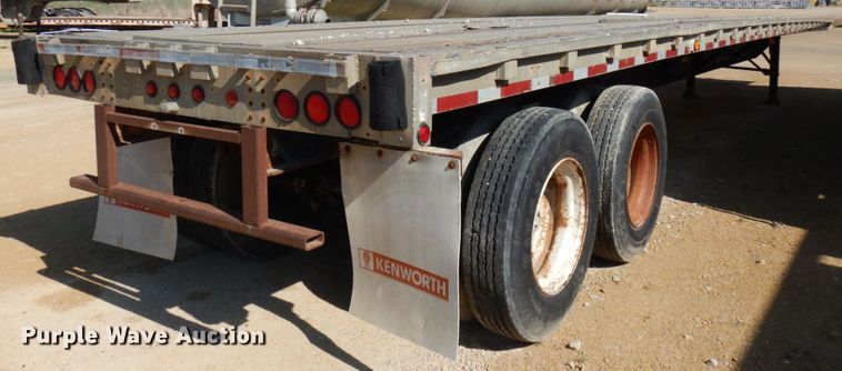 image for item IT9338 1993 Wilson  flatbed trailer