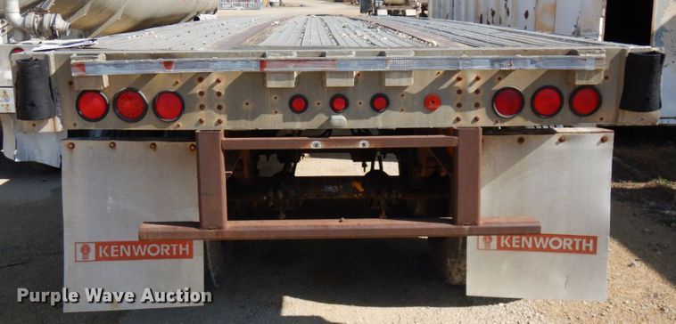 image for item IT9338 1993 Wilson  flatbed trailer