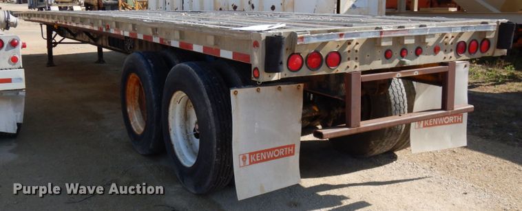 image for item IT9338 1993 Wilson  flatbed trailer