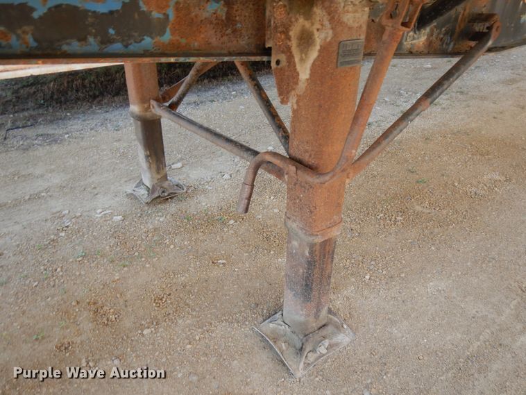 image for item IT9338 1993 Wilson  flatbed trailer