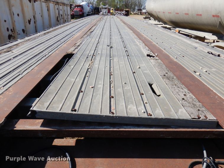 image for item IT9338 1993 Wilson  flatbed trailer
