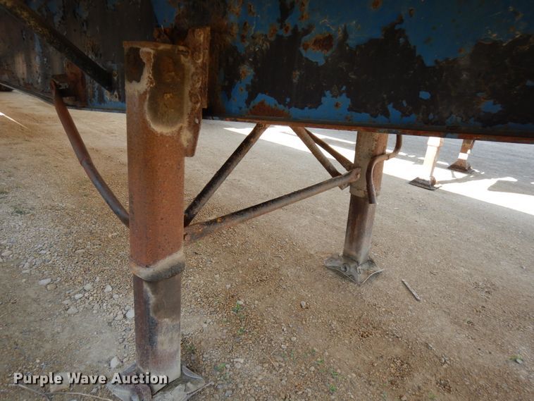 image for item IT9338 1993 Wilson  flatbed trailer