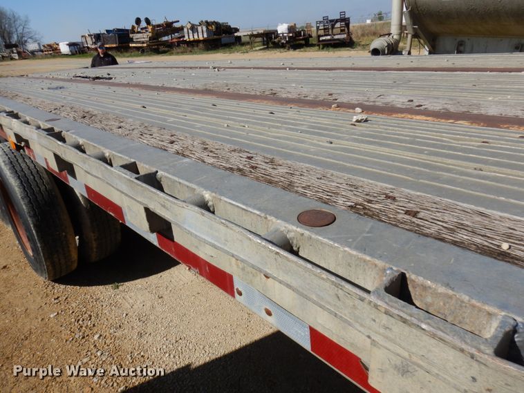 image for item IT9338 1993 Wilson  flatbed trailer